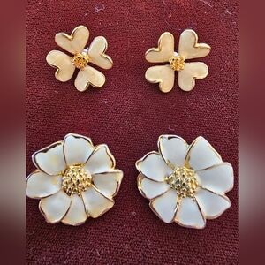 GUC Lot of 2 Pairs Enamel Goldtone Floral Dogwood Post and Clip On Earrings